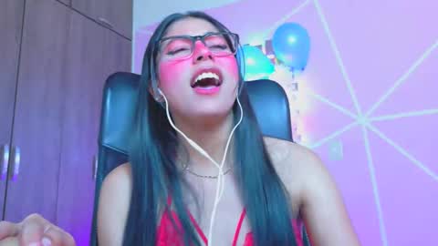XALLYSONX online show from April 29, 5:30 pm