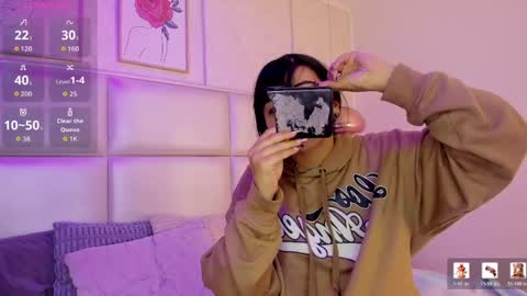 xara_u online show from June 5, 1:49 pm