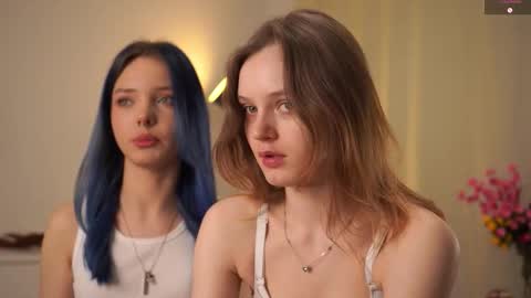 Luna and Lina online show from November 12, 4:48 am