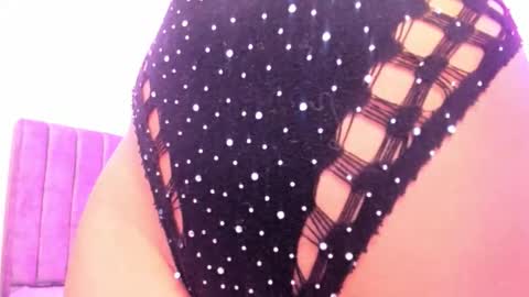 xiomara_cortes online show from December 5, 9:01 pm