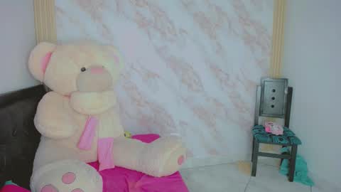 Snapshot of xiomy_winklar chatting on October 11, 12:59 am xiomy winklar online show from October 11, 12:59 am