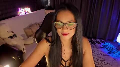 Lara online show from August 4, 9:33 pm