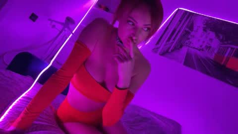 XMollyLoveX online show from December 16, 9:10 pm