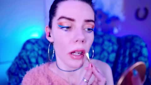 Bella Bondai online show from December 4, 3:39 am