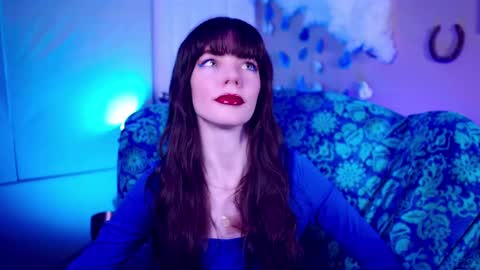 Bella Bondai online show from September 28, 6:22 am