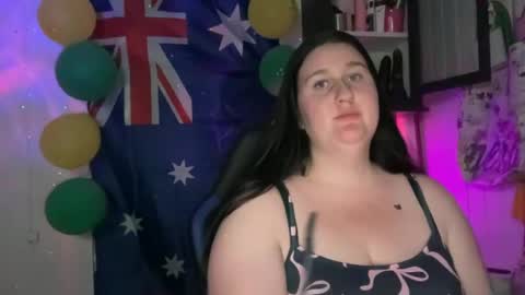 xopeachybaby online show from July 12, 9:01 am