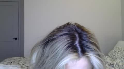 Lacey Loo online show from May 9, 1:44 am