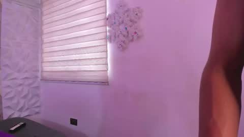 sara and thiago online show from March 11, 11:57 am