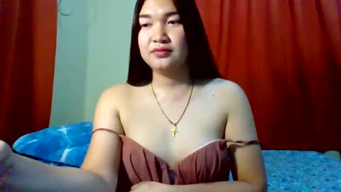 HI IM PAULINE online show from January 6, 2:48 am