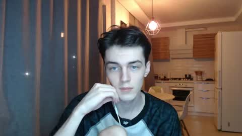 traqqq online show from July 12, 7:39 pm