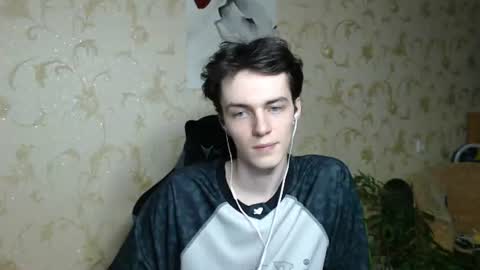 traqqq online show from June 19, 9:21 pm