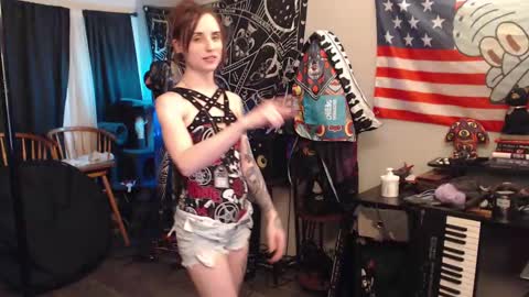 Snapshot of xxlilithmoonxx chatting on September 29, 5:28 am Lilith online show from September 29, 5:28 am