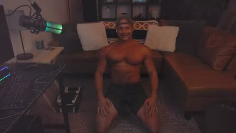 xxnattydaddyxx online show from July 12, 12:36 am