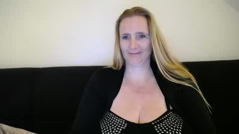 Nikkie online show from February 17, 8:16 pm