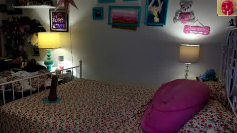 Strawberry Jane online show from March 4, 3:14 am