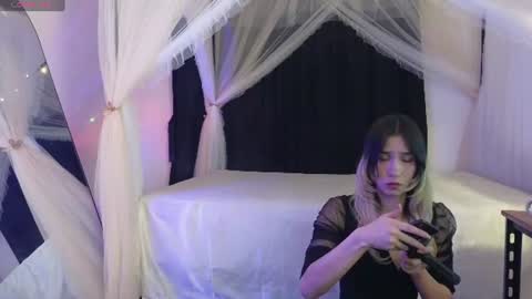 July and Fer online show from August 1, 10:06 am