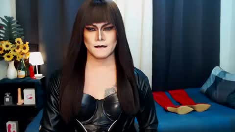 Snapshot of xyournightmarequeenx chatting on October 3, 10:12 am QueenMarina online show from October 3, 10:12 am