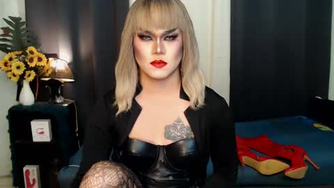Snapshot of xyournightmarequeenx chatting on January 11, 5:40 pm QueenMarina online show from January 11, 5:40 pm