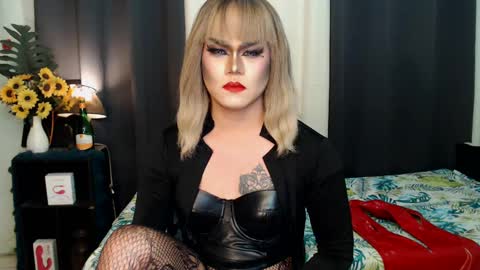 Snapshot of xyournightmarequeenx chatting on January 21, 12:57 am QueenMarina online show from January 21, 12:57 am