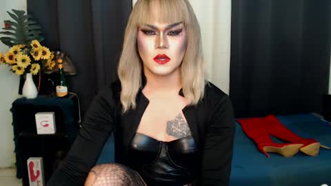 Snapshot of xyournightmarequeenx chatting on February 4, 6:49 pm QueenMarina online show from February 4, 6:49 pm