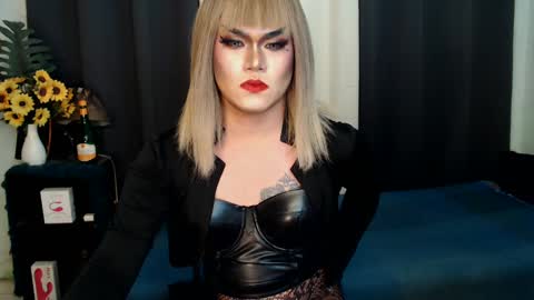 Snapshot of xyournightmarequeenx chatting on February 19, 6:32 pm QueenMarina online show from February 19, 6:32 pm