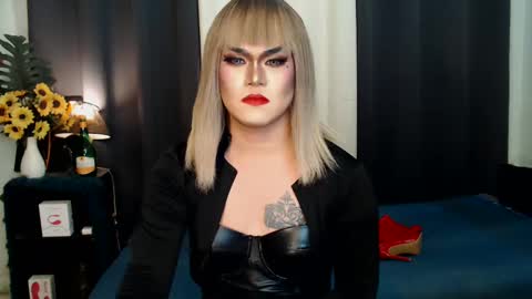 Snapshot of xyournightmarequeenx chatting on February 19, 1:17 pm QueenMarina online show from February 19, 1:17 pm