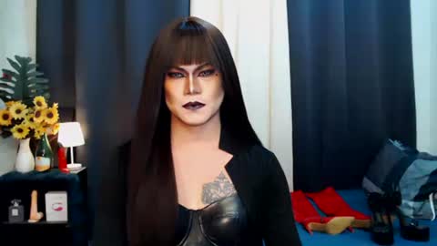 Snapshot of xyournightmarequeenx chatting on October 1, 6:45 am QueenMarina online show from October 1, 6:45 am