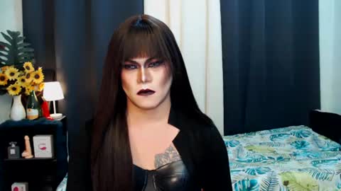 Snapshot of xyournightmarequeenx chatting on September 24, 5:19 pm QueenMarina online show from September 24, 5:19 pm