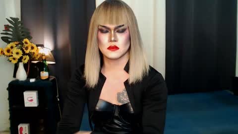 Snapshot of xyournightmarequeenx chatting on February 10, 7:58 am QueenMarina online show from February 10, 7:58 am