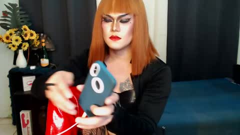 Snapshot of xyournightmarequeenx chatting on February 8, 3:10 pm QueenMarina online show from February 8, 3:10 pm