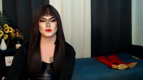 Snapshot of xyournightmarequeenx chatting on March 7, 5:29 am QueenMarina online show from March 7, 5:29 am