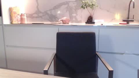 Snapshot of yallayalla1806 chatting on October 27, 10:04 am yallayalla1806 online show from October 27, 10:04 am