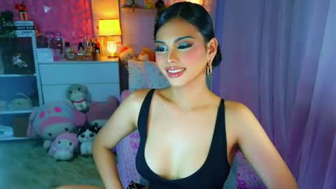 YANG AUDREY LONE online show from July 11, 12:48 am