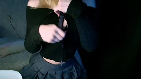Anny online show from April 24, 3:25 pm