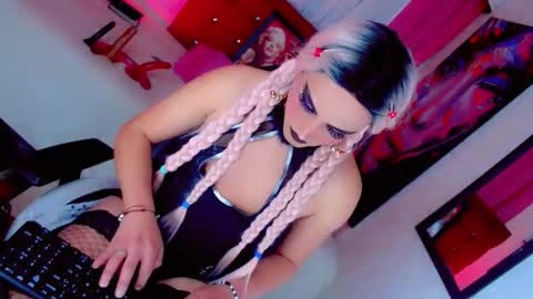 yarethrousss online show from October 28, 7:20 am