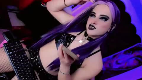 yarethrousss online show from July 17, 2:19 pm