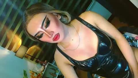 miss yasii online show from June 15, 1:03 pm