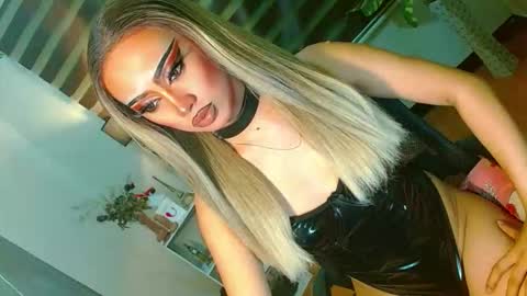 miss yasii online show from April 27, 5:10 pm