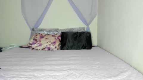 Snapshot of yasminayazzie chatting on October 22, 2:37 am Yasmina online show from October 22, 2:37 am