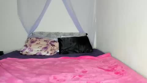 Snapshot of yasminayazzie chatting on October 19, 2:49 am Yasmina online show from October 19, 2:49 am