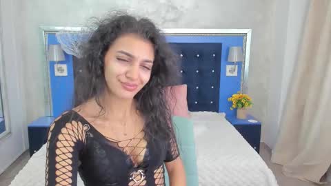 yasmine online show from November 19, 9:52 am