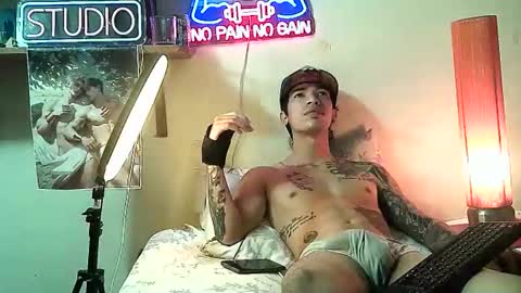 yeisoncastellanos1999 online show from February 17, 9:58 pm