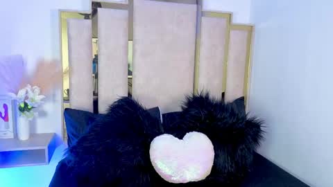 Yeli Amber online show from May 2, 2:06 am