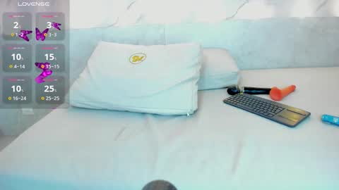 YELISS  online show from October 31, 5:30 am