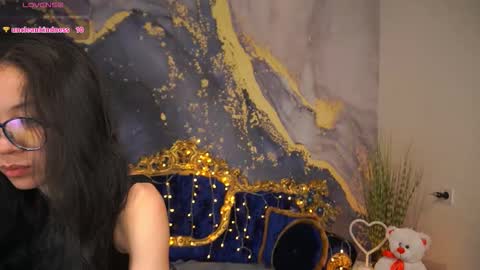 yennstar online show from March 7, 8:42 pm