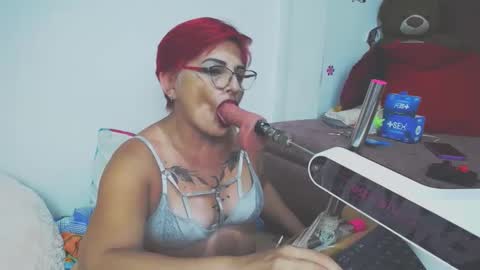 Snapshot of yeny_sex chatting on October 1, 5:06 am yeny_sex online show from October 1, 5:06 am