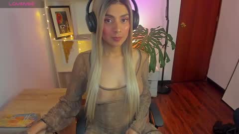 yeriawaddell  online show from January 7, 2:31 am