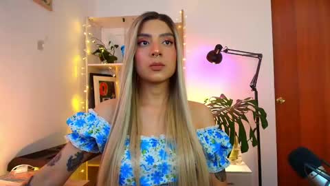 yeriawaddell  online show from January 31, 12:28 am