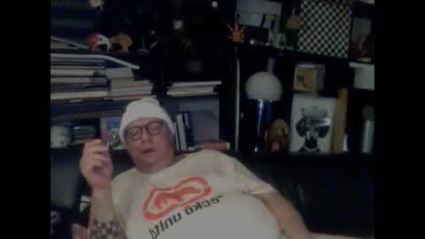 Snapshot of yessex247 chatting on October 18, 5:22 am yessex247 online show from October 18, 5:22 am