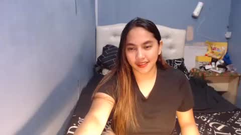 yhang_slut online show from May 3, 4:57 pm